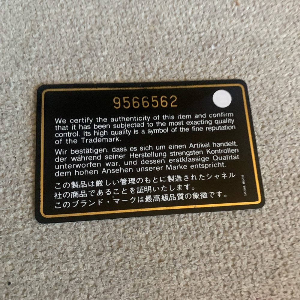 Pre owned light pink  Chanel zip wallet.  Great condition - Picture 4 of 11